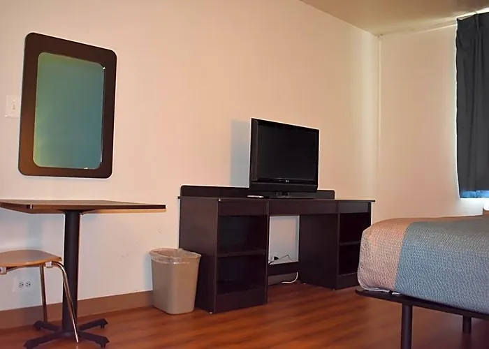 Hotel Fairbridge Express